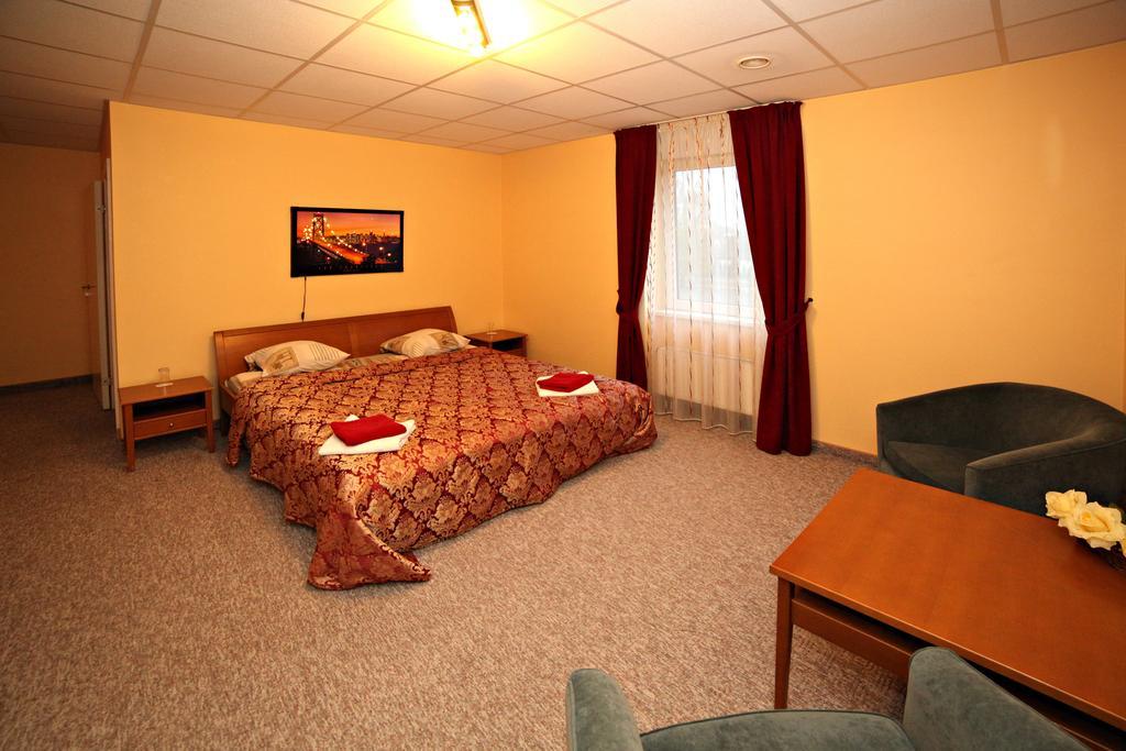 Hotel Zemgale Jelgava Habitación foto